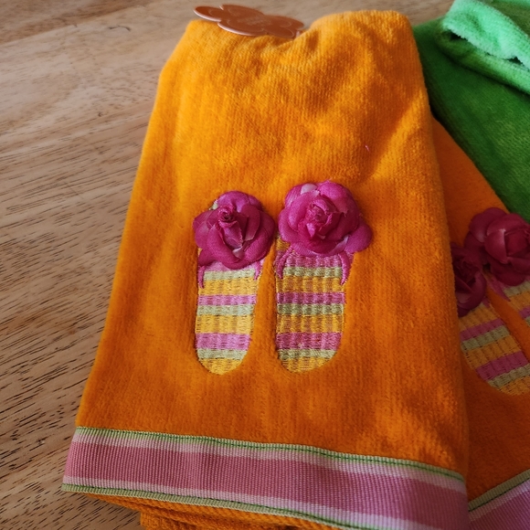FINGERTIP TOWEL SET (2) - Orange/Pink 🌻2/$20 - Picture 4 of 13